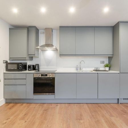 The Perfect Stay London, Home With 2 Bedrooms 1 Bath - Battersea, Vauxhall And Nine Elms ภายนอก รูปภาพ